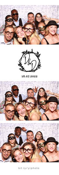 wedding photo booth strip with a large group