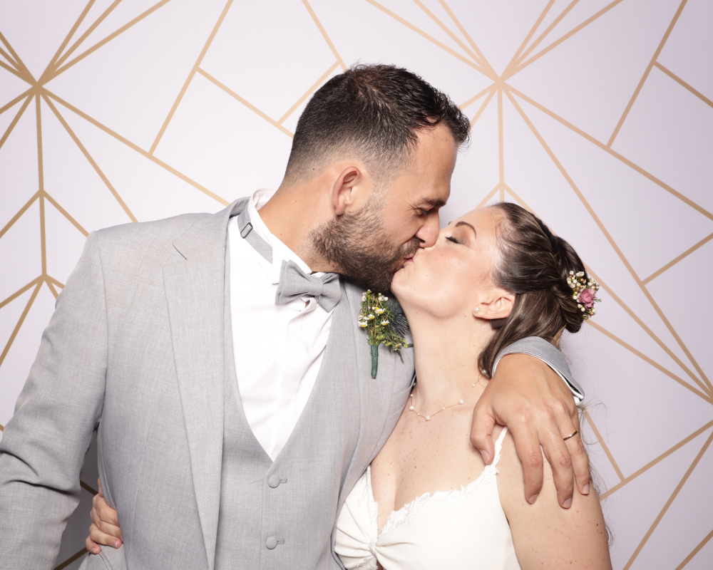 jeremy-and-luisa-newlywed-celebration Elegant photo of Jeremy and Luisa celebrating together at their wedding ceremony.