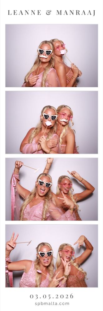 Snapshot-Photobooth-Malta-10 Friends enjoying the photo booth entertainment in Malta.