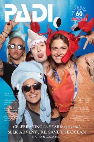 padi-event-photo-booth-guests-02 A group of guests enjoying the photo booth station at the PADI community event.