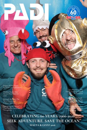 padi-event-photo-booth-guests-08 Guests capturing a memorable moment together at the PADI photo booth.