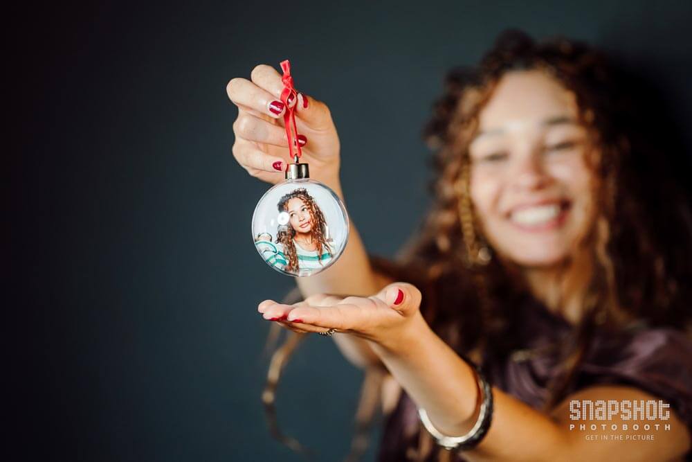Snapshot-Photobooth-holiday-bauble-1783931107